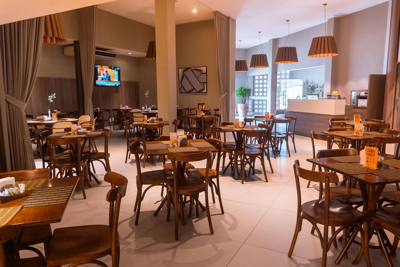 Malibu Plaza Hotel เลาโร เด เฟรย์ตัส ภายนอก รูปภาพ